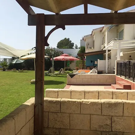 Ambruzzo Beach لارنكا